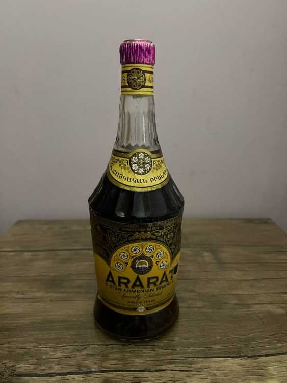 Армянский "Арарат 6 лет" 80-е года. 0,75 л. СССР. Редкий. Экспорт.