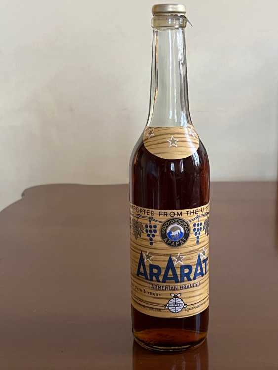 Армянский "Арарат 3 звезды" 1988 года. 0,5 л. Экспортный. СССР.