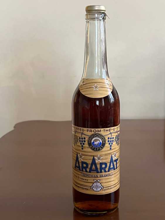Армянский "Арарат 3 звезды" 1988 года. 0,5 л. Экспортный. СССР.