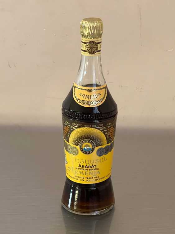 Армянский "Армения 10 лет" 80-е. 0,5 л. Экспортный. СССР. 