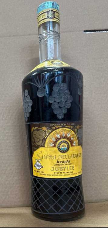 Армянский "Юбилейный 10 лет" 80-е года. 2 л. Хрусталь. СССР.