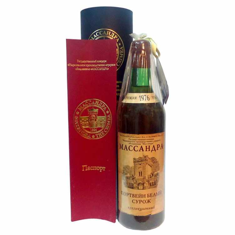 Портвейн белый «Сурож» 1976 года.