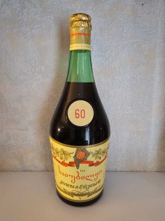 Грузинский "Юбилейный 60 лет" 1986 года. 0,5 л. СССР. Редкий. Грузинский "Юбилейный 60 лет" 1986 года. 0,5 л. СССР. Редкий.