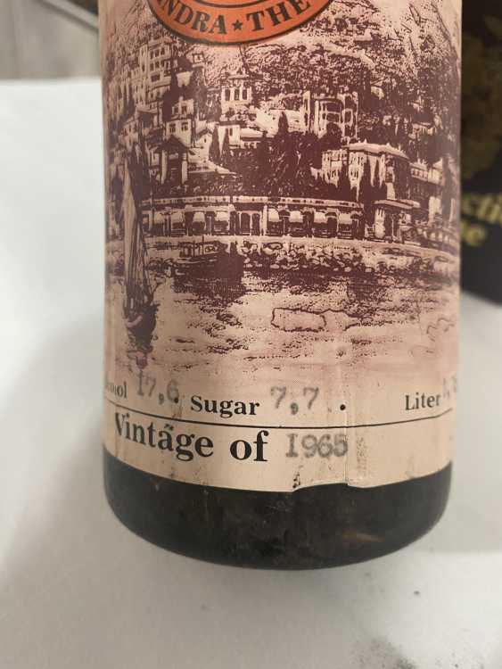 ПОРТВЕЙН КРАСНЫЙ «МАССАНДРА» урожая 1965 года.