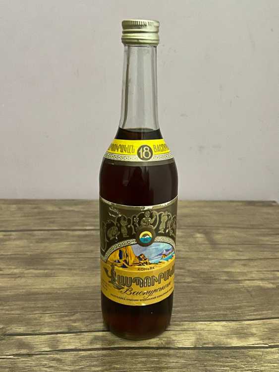 Армянский "Васпуракан 18 лет" 0,5 л. 1991-92 год. Переходной. 3.