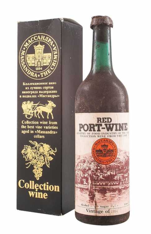 "Портвейн красный Массандра" 1954 года урожая.