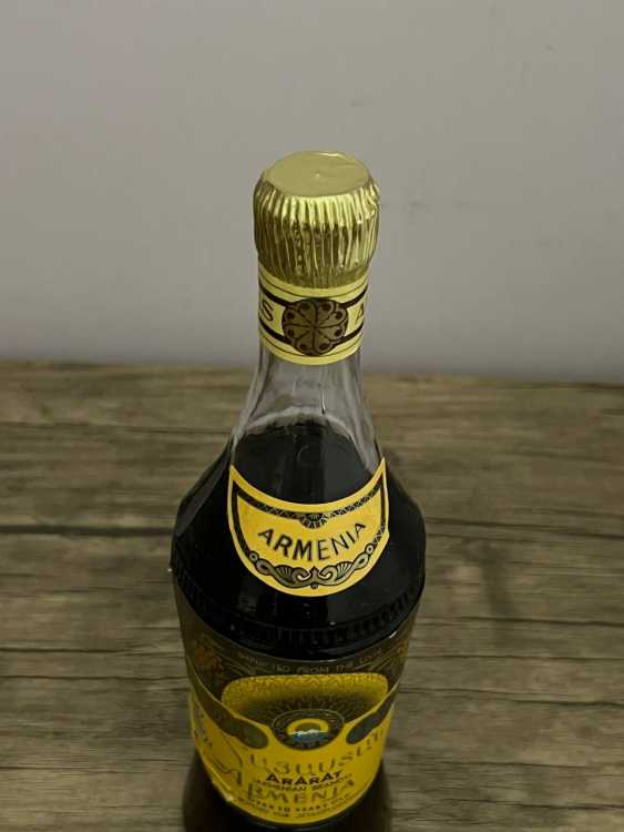Армянский "Армения 10 лет"  80-е года. 0,5 л. СССР. Экспортный.