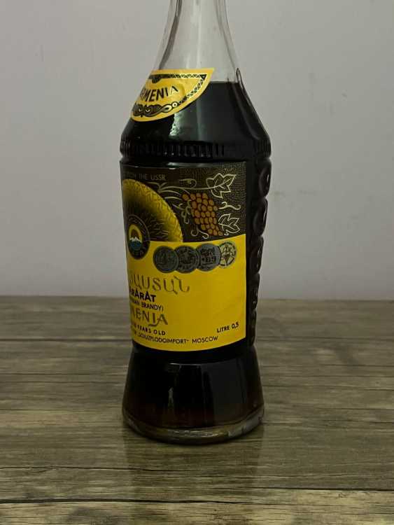 Армянский "Армения 10 лет"  80-е года. 0,5 л. СССР. Экспортный.