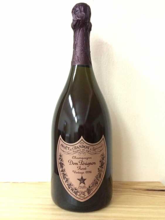 Шампанское "Dom Perignon Rose" 1996 года урожая.