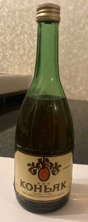 Украинский " 3 звезды" 1982 года. 0,5 л. СССР. 