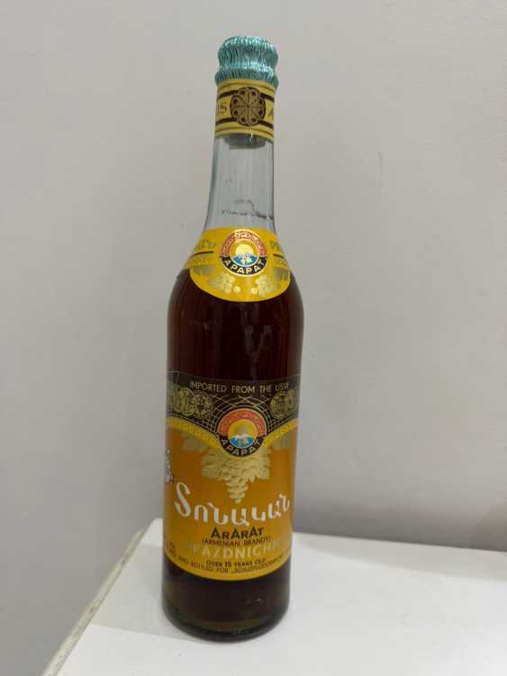 Армянский "Праздничный 15 лет" 1982 года. 0,5 л. СССР. Экспортный. 