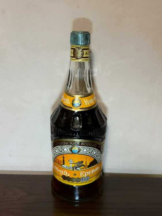 Армянский "Ереван 10 лет" 0,75 л. СССР. 80-е. 