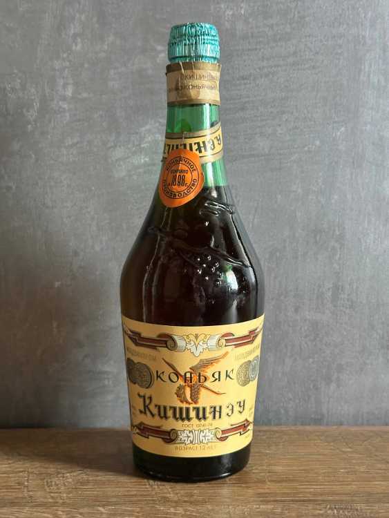 Молдавский "Кишинэу 12 лет" 1980 года. 0,5 л. СССР. Редкий.