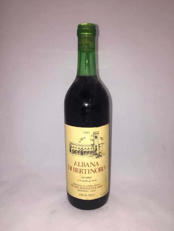 Вино "Albana Di Bertinoro Amabile Pietro Magnani & Figli" 1983 года.