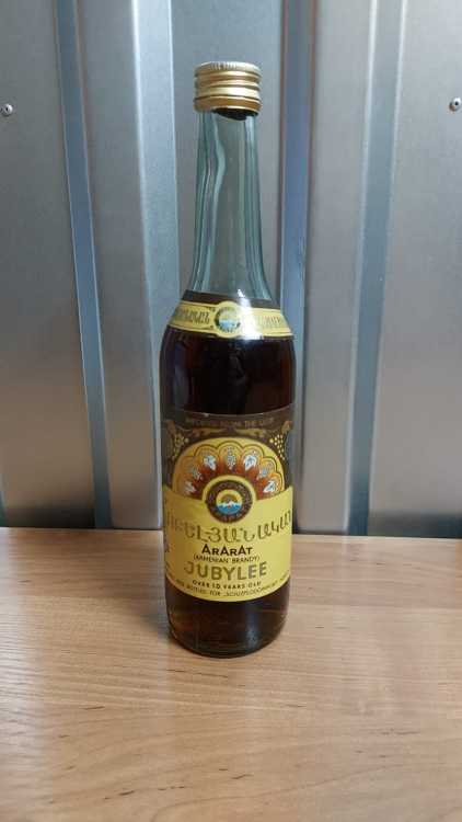 Армянский коньяк "Юбилейный 10 лет" 1988 года розлива. 0,5 литра. 